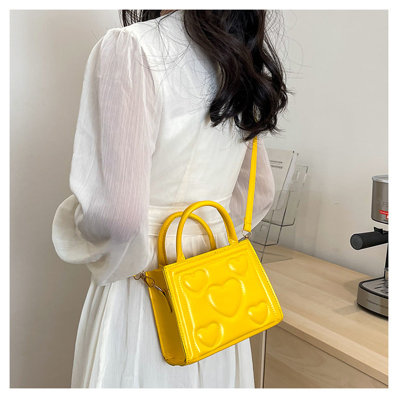 1pc Women’s Stylish Solid Color Handbag with Detachable Strap – Heart Pattern Design, Perfect for Valentine’s Day Gift, Available in Magenta, White, Black, Green, Yellow